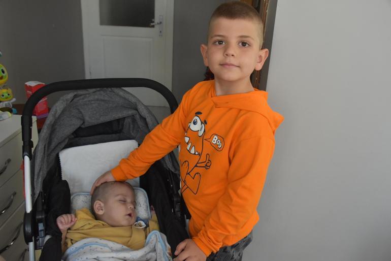 Minik Özalp, 13 ayda 9 ameliyatla hayata tutundu