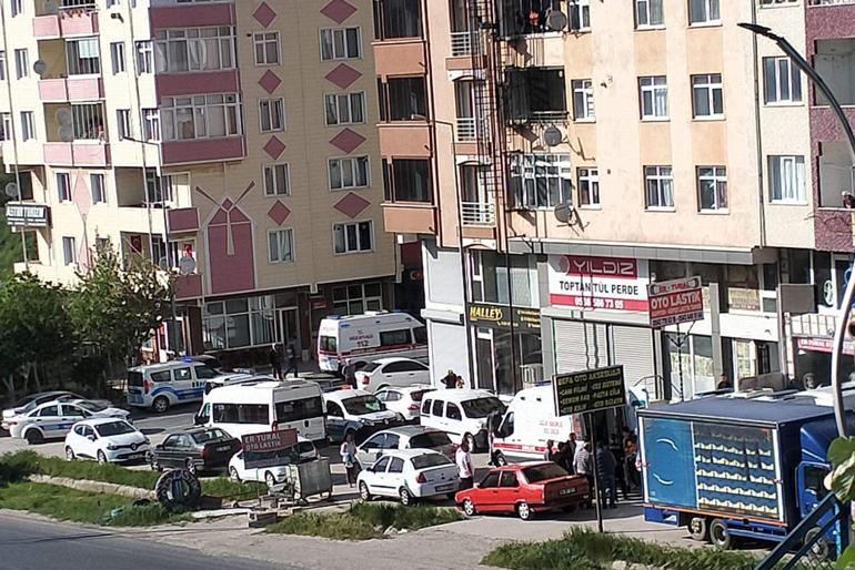 Velayet tartışmasında kendisini bıçaklayan eski eşini öldürdü