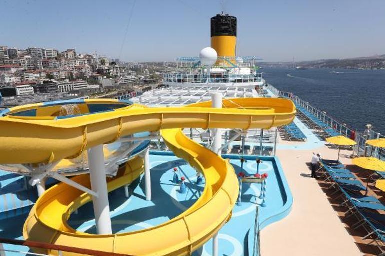 Costa Veneziayı gezen Bakan Ersoy: Yenikapıya yeni port için çalışmalar başladı