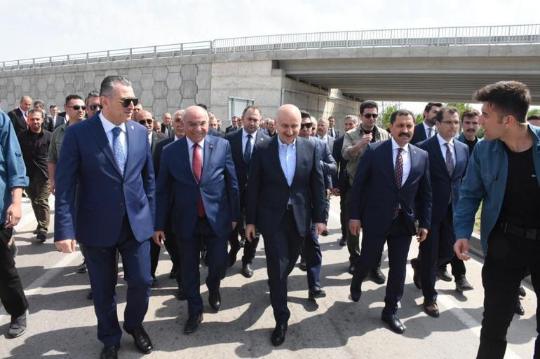 Bakan Karaismailoğlu: Bölünmüş kara yolu uzunluğunu 4,5 kat artırdık