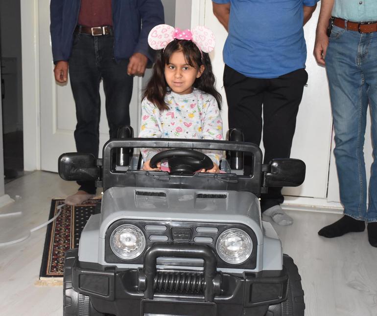 Almanyadan gelen bayram hediyesi, hasta kardeşlerin yüzünü güldürdü