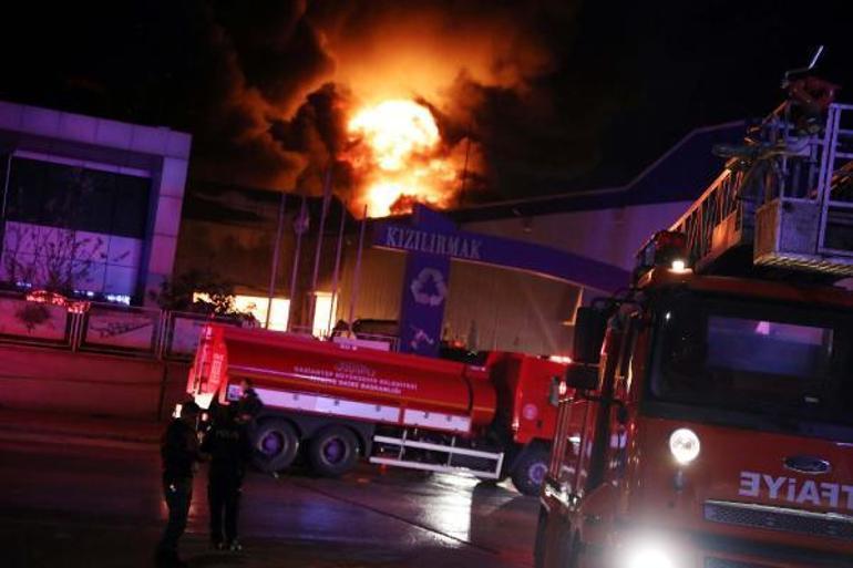 Gaziantep’te geri dönüşüm fabrikasındaki yangın 7 saatte kontrol altında