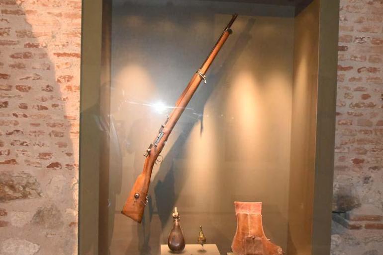 Edirnenin simgesi kanlı sancak, şehitlerin izlerini taşıyor