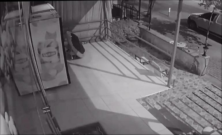 Sırtında trambolinle hırsızlık girişimi kamerada