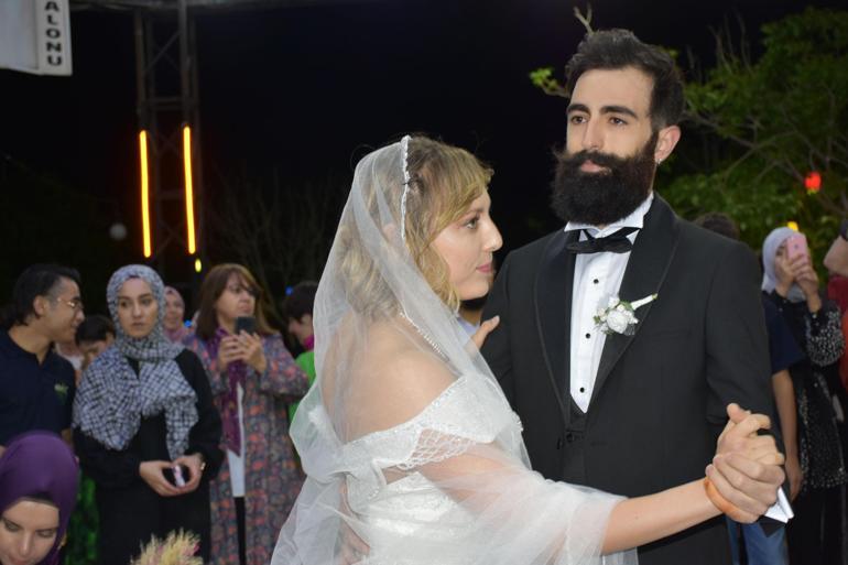 Ozan ile ABD’li Daisynin aşkı, 6 ülkeden arkadaşlarının halay çektiği düğünle taçlandı