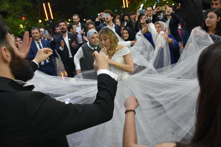 Ozan ile ABD’li Daisynin aşkı, 6 ülkeden arkadaşlarının halay çektiği düğünle taçlandı