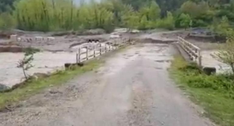 Kastamonuda sağanak ve eriyen karlar çayı taşırdı; selde 6 köprü yıkıldı