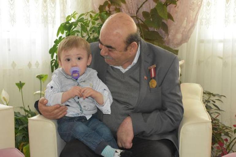 Yıllarca gazi eşine baktı, şimdi torunlarına annelik yapıyor