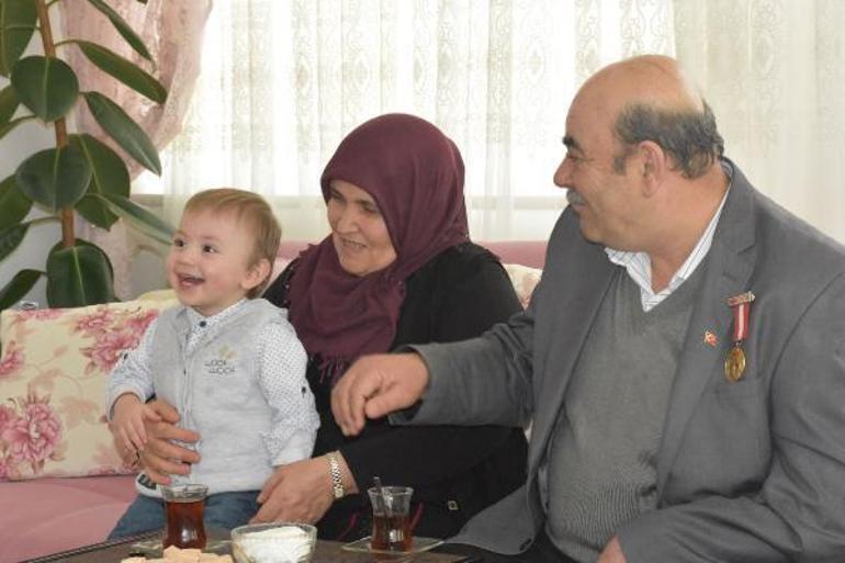 Yıllarca gazi eşine baktı, şimdi torunlarına annelik yapıyor