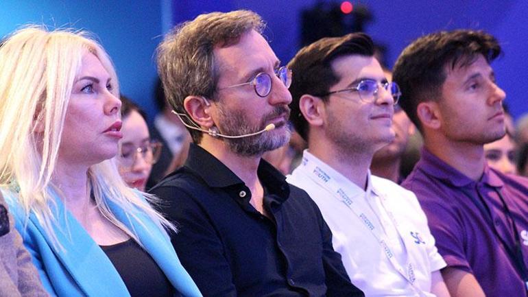 Genç iletişimcilerin ilk dersi Fahrettin Altundan