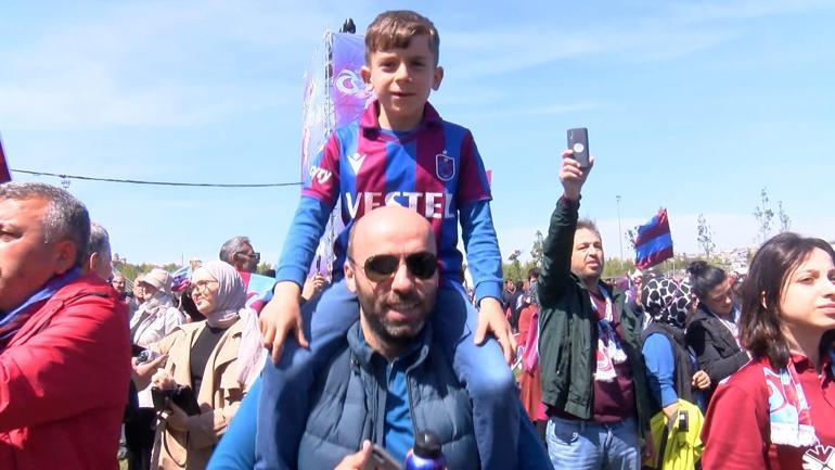 Trabzonspor taraftarından Yenikapıda şampiyonluk kutlaması