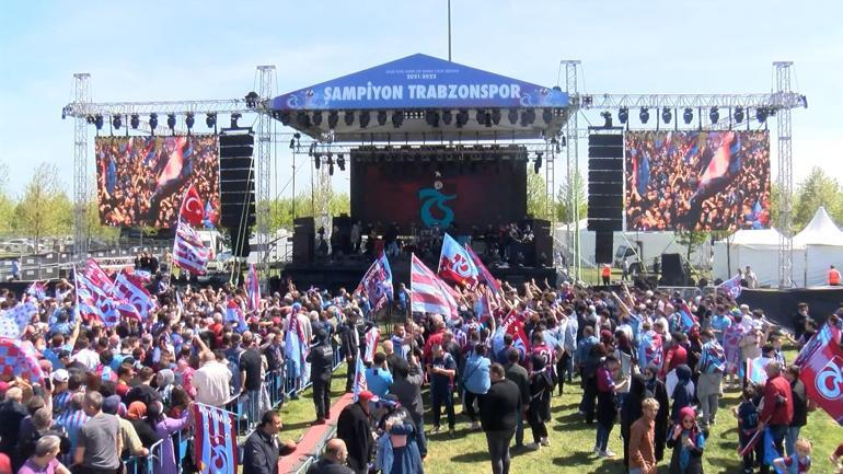 Trabzonspor taraftarından Yenikapıda şampiyonluk kutlaması