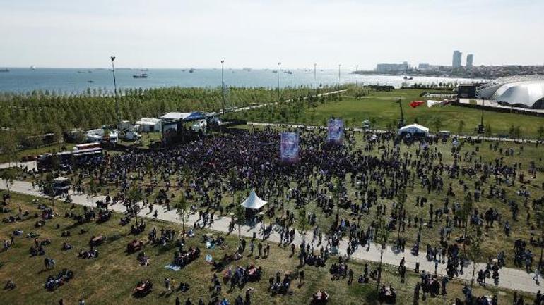 Trabzonsporlular şampiyonluğu Yenikapı Etkinlik Alanında kutluyor