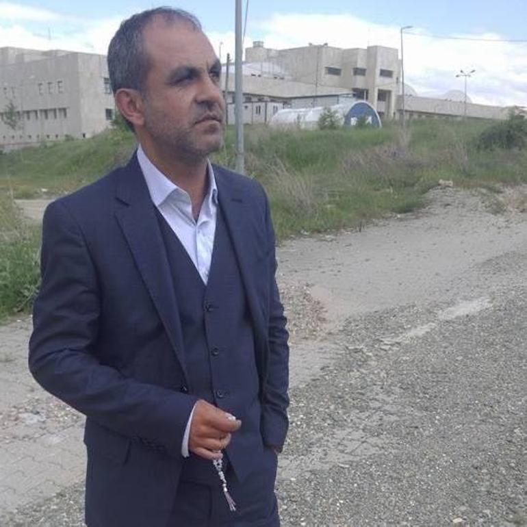 Kazada ikiye bölünen otomobilin sürücüsü hayatını kaybetti