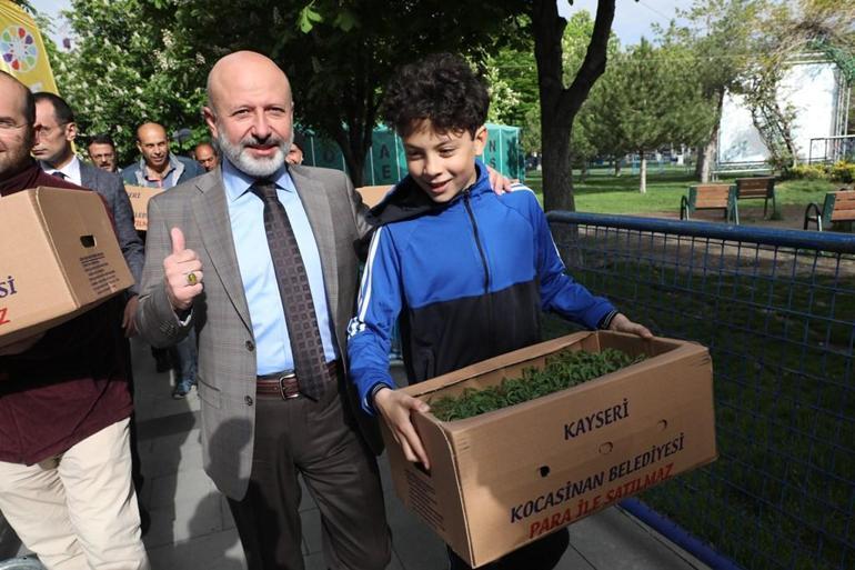 Kayseri’de domates fidesi kuyruğu