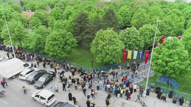 Kayseri’de domates fidesi kuyruğu