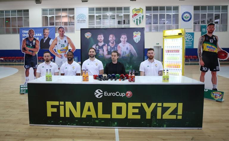 Frutti Extra Bursaspor, 3 basketbolcusunun sözleşmesini uzattı