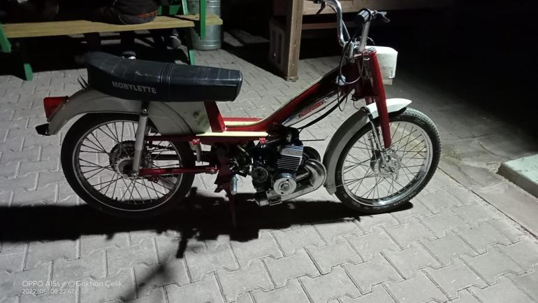 Nostalji için sergilenen motosikleti, merakı olduğu için çalmış