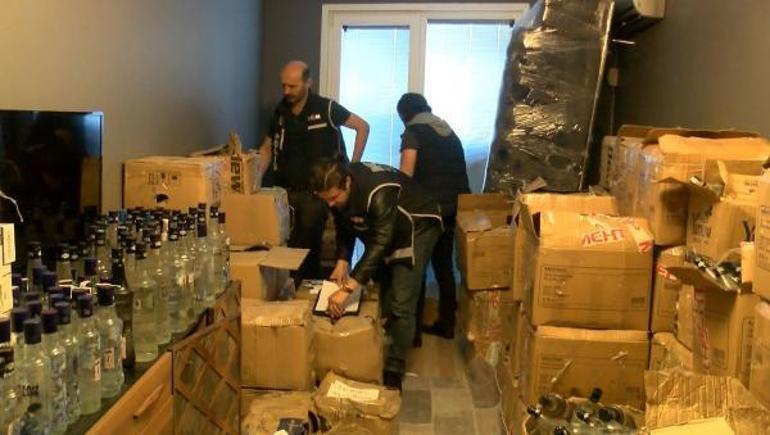 Maltepede kaçak içki ve sigaraların depolandığı daireye baskın
