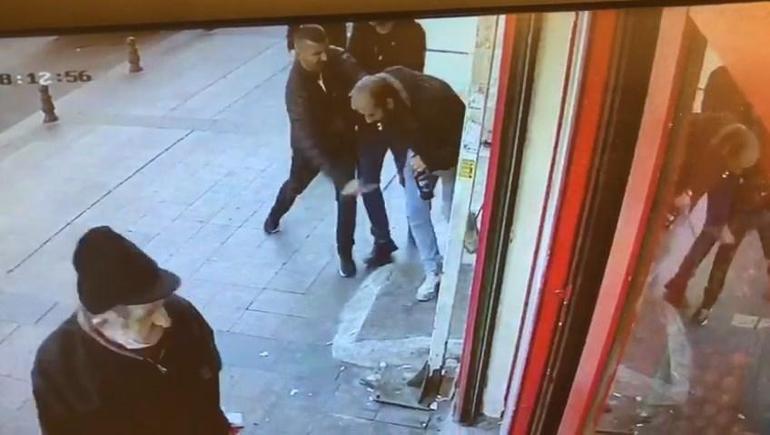 Beyoğlunda telefon kavgasında bıçaklanarak öldürüldü