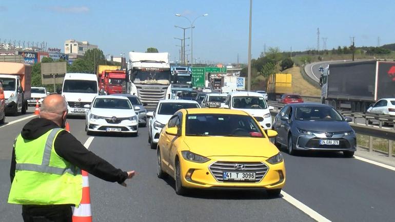 Pendikte emniyet şeridindeki kamyonete çarpan motosikletli öldü