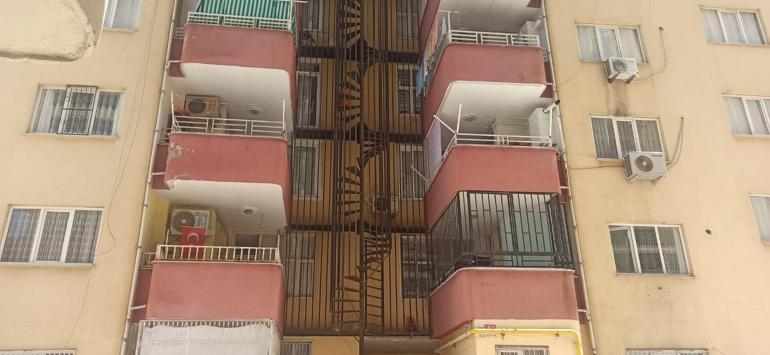 Bebek arabasında, asansör kabiniyle duvar arasına sıkışan küçük Ali Haydar yaralandı