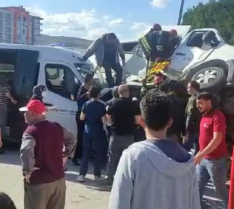 Konyada iki okul servisi çarpıştı: 9u öğrenci 14 yaralı