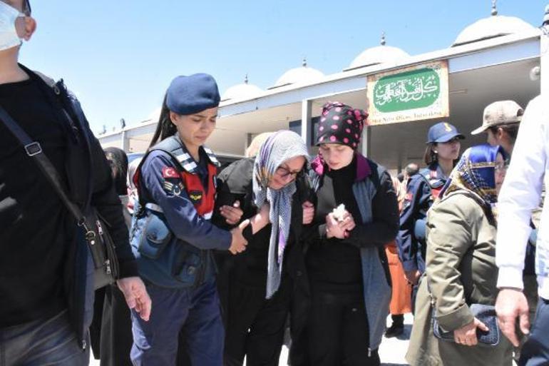 Silahını temizlerken kazara vurulan yüzbaşı, Malatyada toprağa verildi