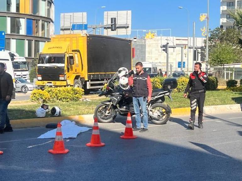Sultanbeylide motosikletli Yunus ekibi TIR ile çarpıştı: 1 şehit 1 yaralı