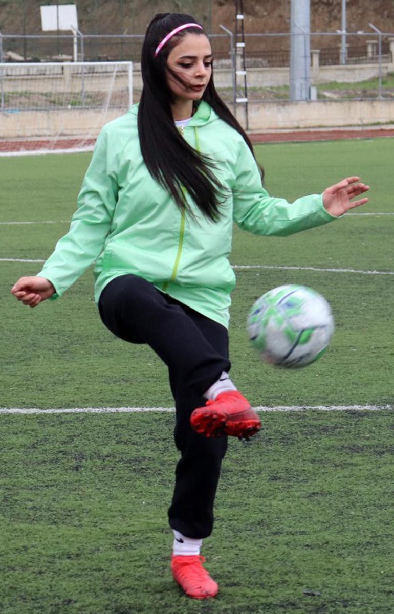 Gelinlik yerine forma giyen kızlar, namağlup şampiyon oldu