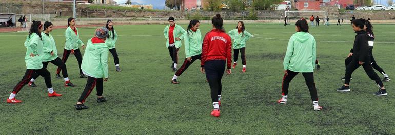 Gelinlik yerine forma giyen kızlar, namağlup şampiyon oldu