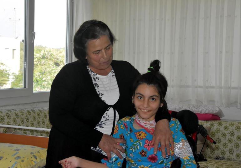 Süper babaannenin tek isteği torunu Gülsiyenin yürümesi