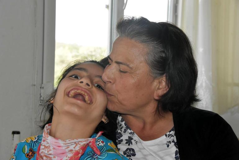 Süper babaannenin tek isteği torunu Gülsiyenin yürümesi