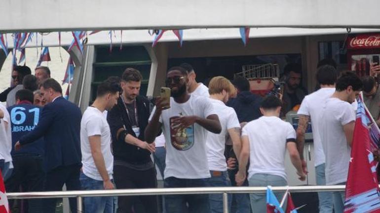 Trabzonspor’un şampiyonluk kutlaması Karadeniz’de başladı