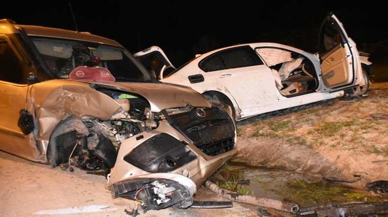 Edirnede ticari araç otomobille çarpıştı: 4 yaralı