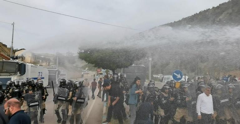 Tuncelide polise taş atan şüpheli tutuklandı, 7 HDP’li vekil hakkında suç duyurusu