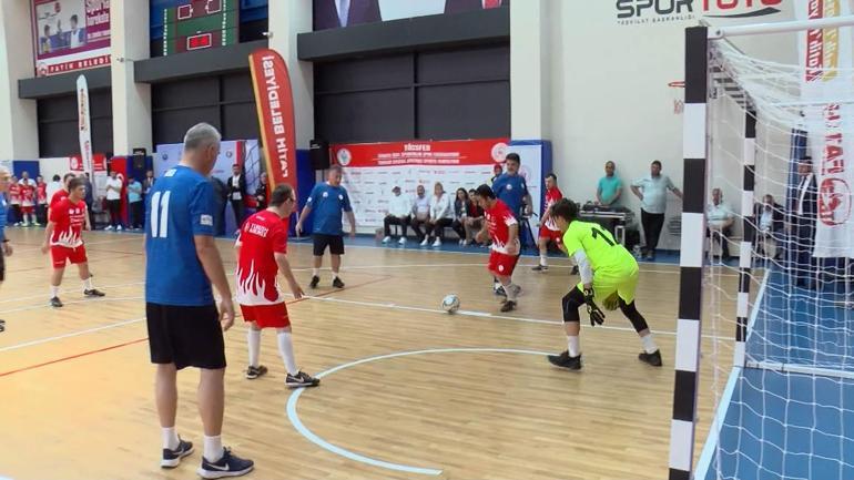 Down Sendromlular Futsal Milli Takımı-Şöhretler Karması gösteri maçı düzenlendi