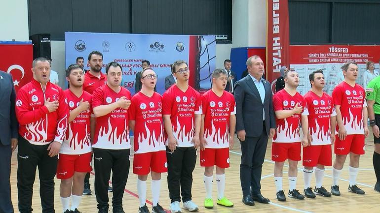 Down Sendromlular Futsal Milli Takımı-Şöhretler Karması gösteri maçı düzenlendi