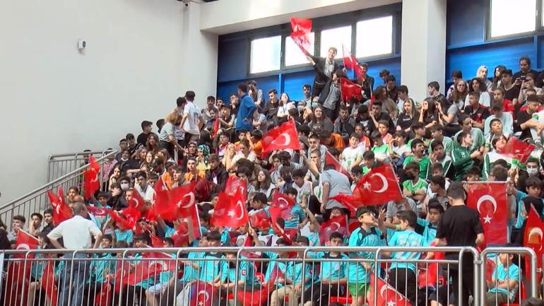 Down Sendromlular Futsal Milli Takımı-Şöhretler Karması gösteri maçı düzenlendi