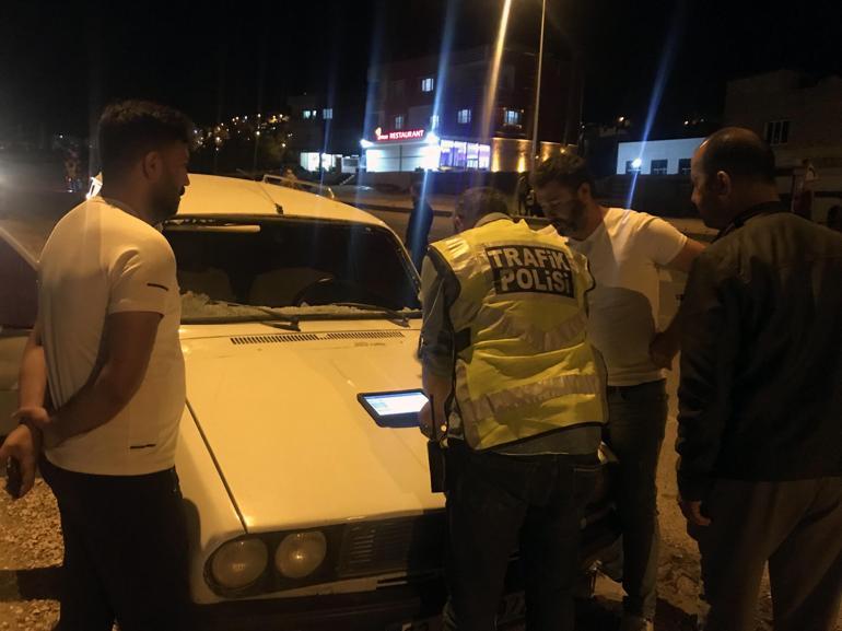 Derik’te otomobil yayalara çarptı: 8 yaralı