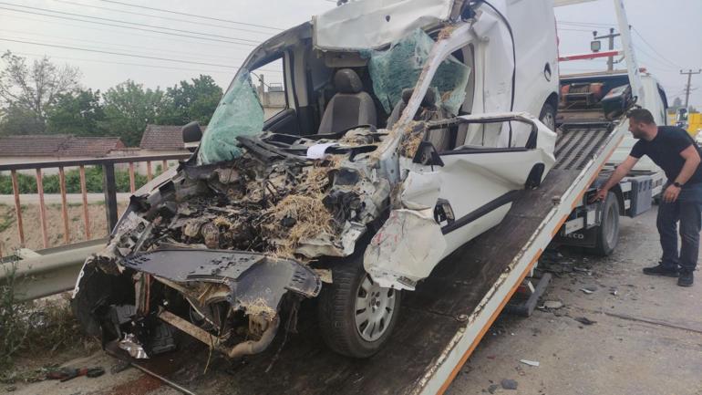 Saman yüklü kamyona arkadan çarpan sürücüsü bir gün sonra hayatını kaybetti