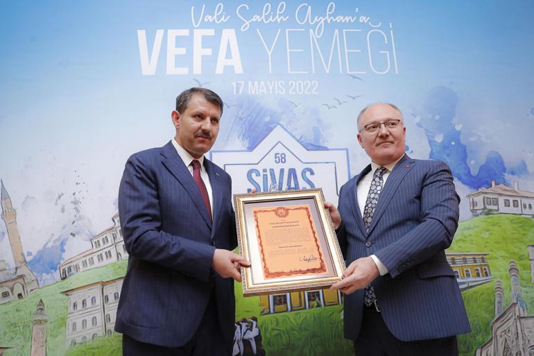Vali Salih Ayhandan Sivasa hüzünlü veda