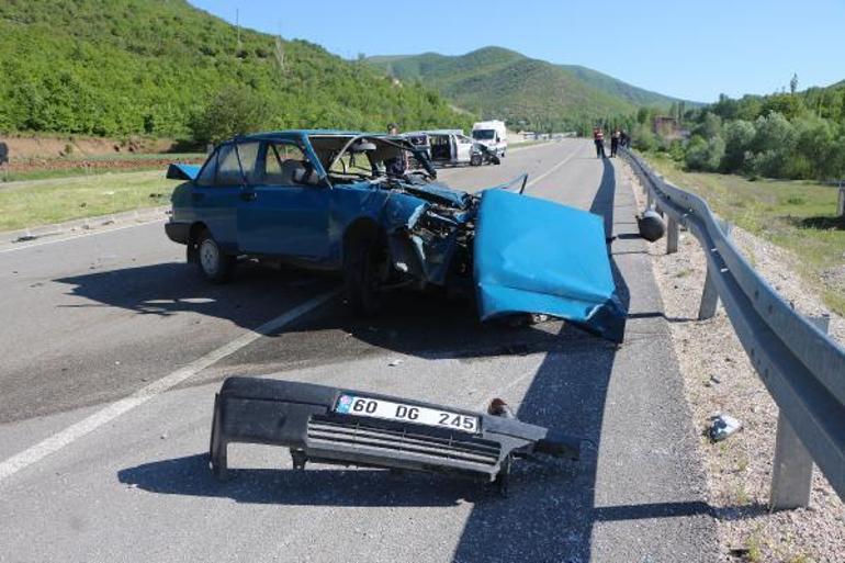 Tokatta işçi minibüsü ile otomobil çarpıştı: 2 ölü, 12 yaralı