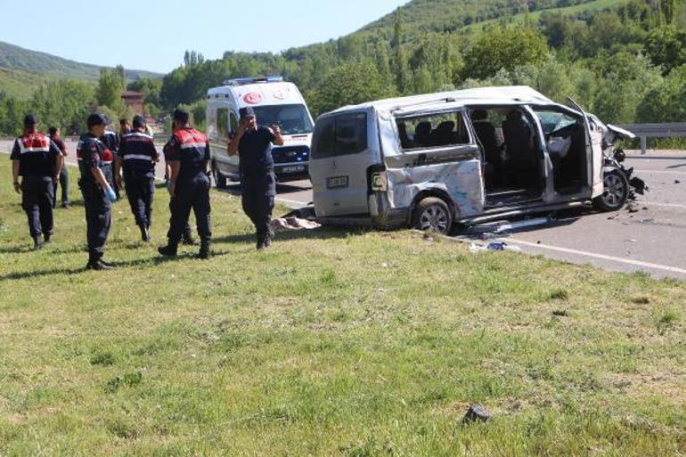 Tokatta işçi minibüsü ile otomobil çarpıştı: 2 ölü, 12 yaralı