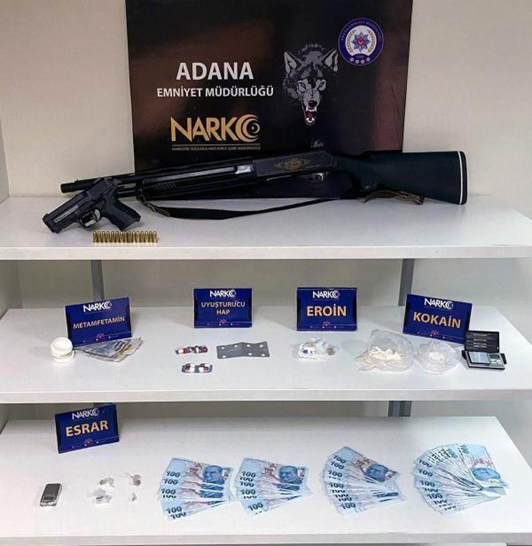 Polis, şüphelinin ağzında uyuşturucu aradı