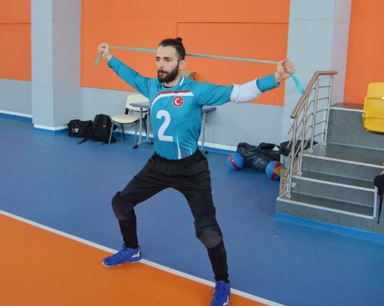 Görme engeli spora olan tutkusundan vazgeçirmedi