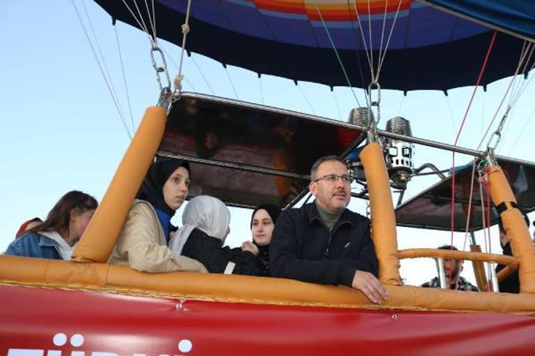 Bakan Kasapoğlu, Kapadokyada gençlerle balon turuna katıldı