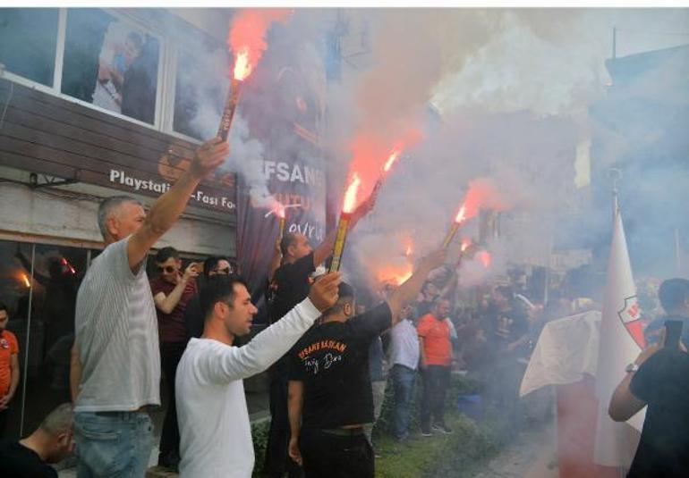 Adanaspor Kulübü Derneği Başkanı Tevriz Dura, meşalelerle son yolculuğuna uğurlandı