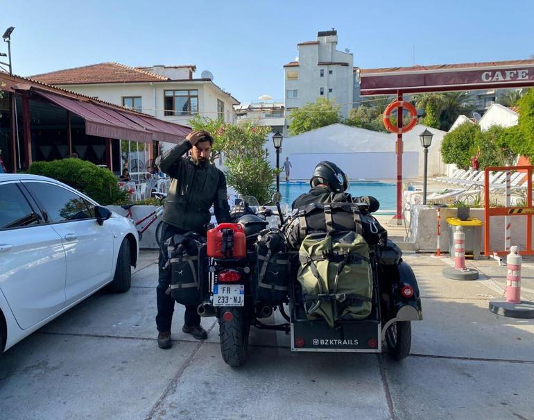Fransız, biri engelli iki kuzenin motosiklet yolculuğunun 8’inci durağı Kuşadası oldu