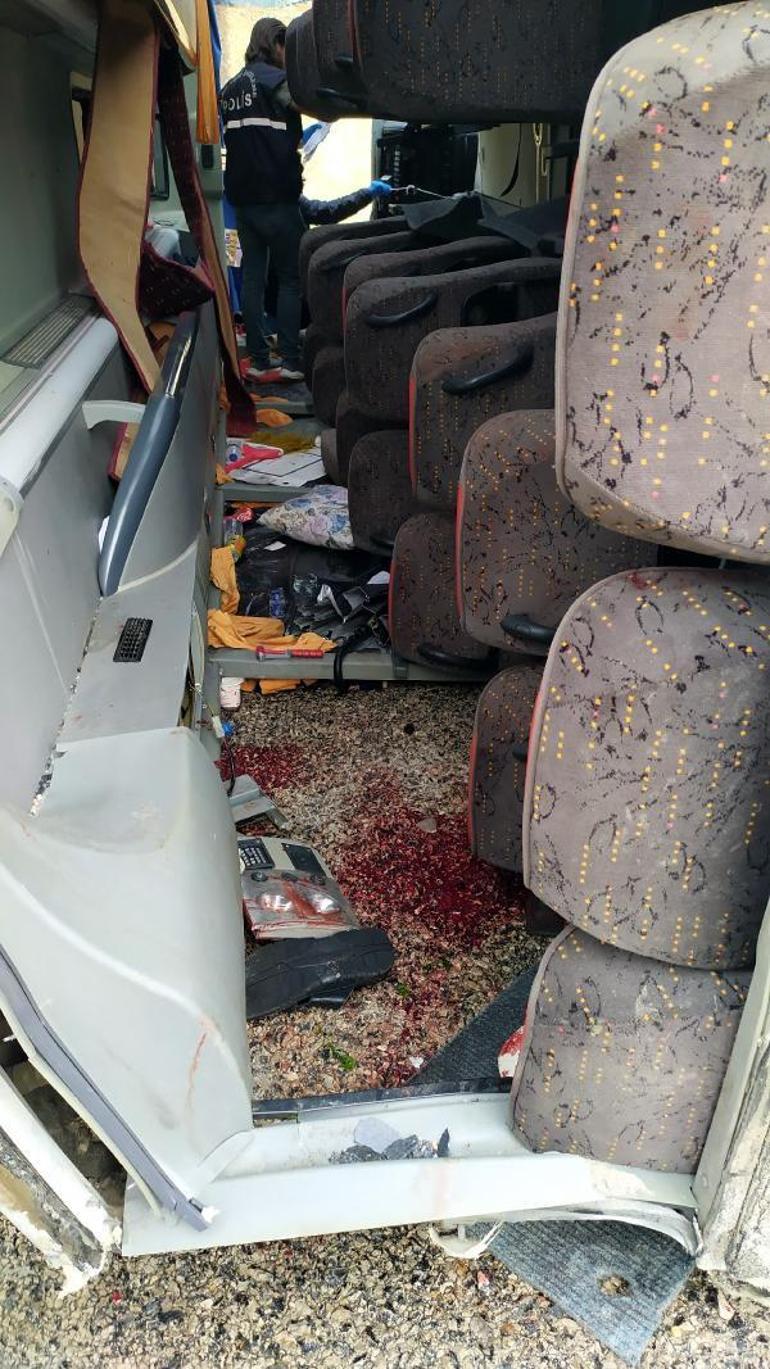 Antalya’da tur midibüsü devrildi: 22 yaralı